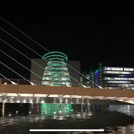 Stylish High Ceiling In South Center Apartamento *