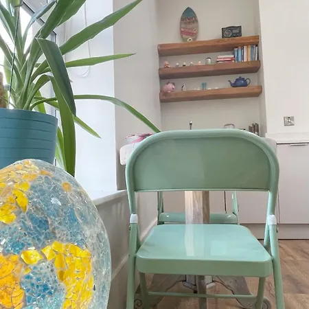 Stylish High Ceiling In South Center Apartment